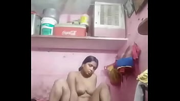 boa foda india mom and son in bathroom