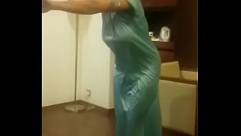 nude mom dance