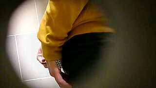 amateur girls pissing in mouth