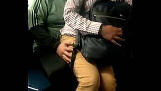 gay me agarra la verga en el metro