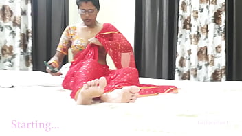 indian aunty saree remiving to boobs show