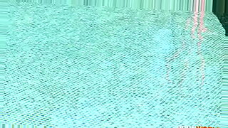 coule sex in swimming pool at night