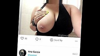 skinny girl small tits seks with cucumber and cock