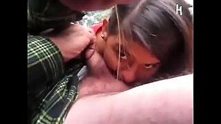 madre hace romper el culo de su hija