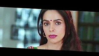 desi indian actress mannara chopra