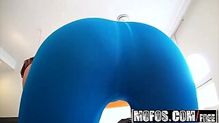 webcam girl masturbating with her dildo